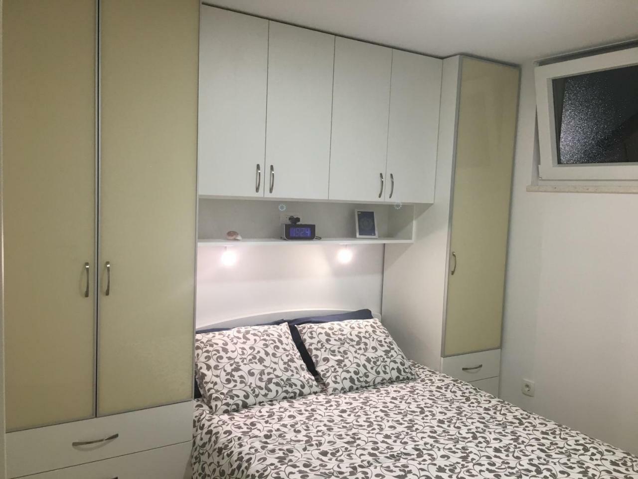 Narnia Apartment Split Exterior photo
